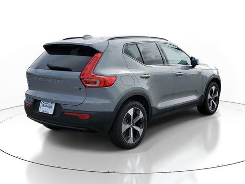 2024 Volvo XC40 B5 Plus Dark Theme
