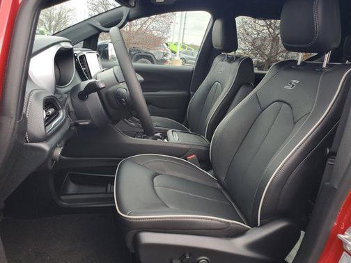 2025 Chrysler Pacifica Hybrid Premium S Appearance Pkg