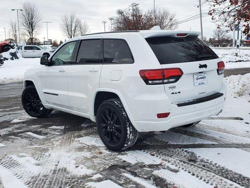 2022 Jeep Grand Cherokee Laredo