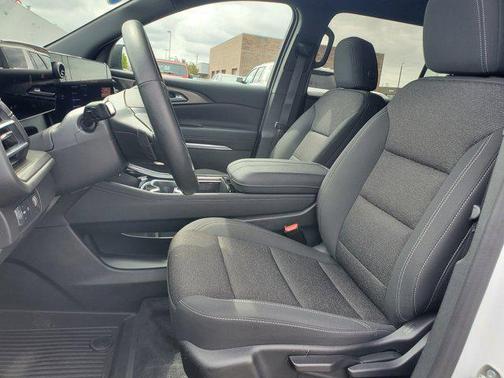 2024 Chevrolet Traverse LS