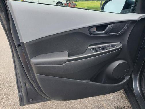 2020 Hyundai KONA SEL Plus