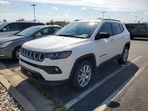2024 Jeep Compass Latitude Lux