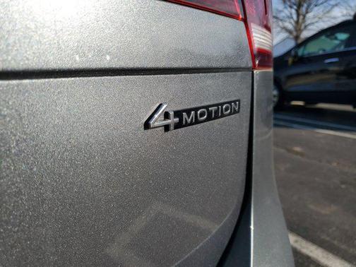 2024 Volkswagen Tiguan 2.0T Wolfsburg Edition