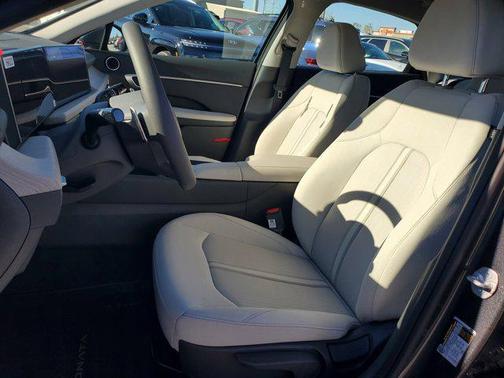 2026 Hyundai SONATA Hybrid Base