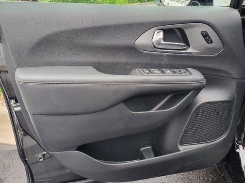 2025 Chrysler Pacifica L