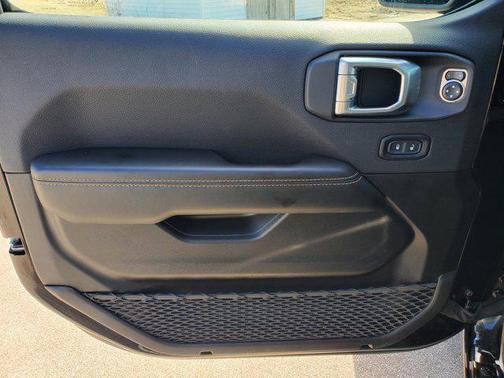 2024 Jeep Wrangler 4-Door Sahara 4x4