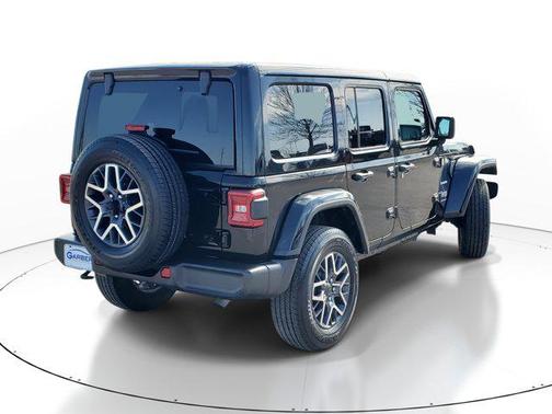 2024 Jeep Wrangler 4-Door Sahara 4x4
