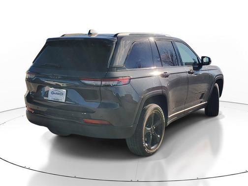 2022 Jeep Grand Cherokee Altitude
