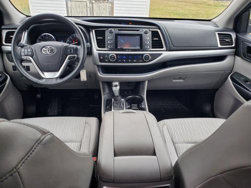 2014 Toyota Highlander LE