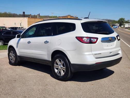 White 2017 Chevrolet Traverse 2LT