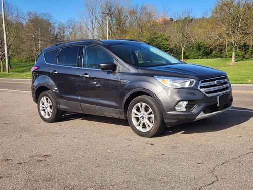 Magnetic Metallic 2018 Ford Escape SE