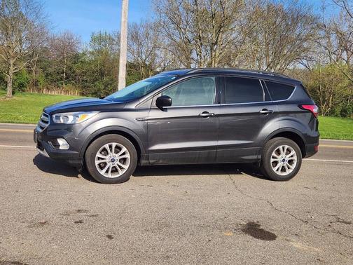 Magnetic Metallic 2018 Ford Escape SE