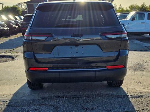 Baltic Gray Metallic Clearcoat 2026 Jeep Grand Cherokee L Altitude