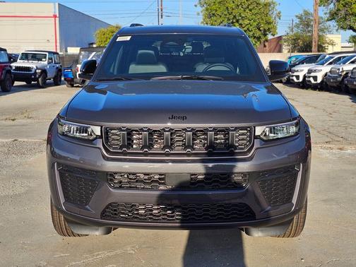Baltic Gray Metallic Clearcoat 2026 Jeep Grand Cherokee L Altitude