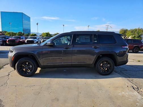 Baltic Gray Metallic Clearcoat 2026 Jeep Grand Cherokee L Altitude