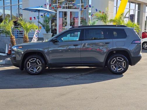 Sting-Gray Clearcoat 2026 Jeep Cherokee Laredo 4x4