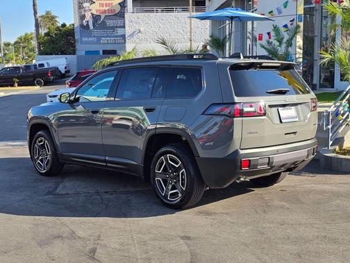 Sting-Gray Clearcoat 2026 Jeep Cherokee Laredo 4x4