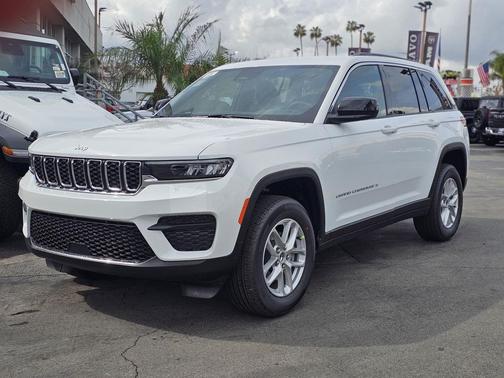 2026 Jeep Grand Cherokee Laredo