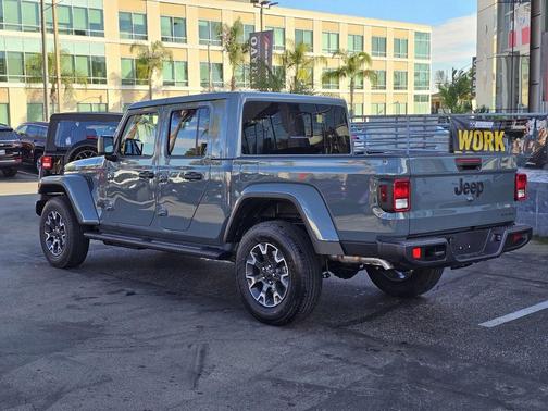 2026 Jeep Gladiator Sahara 4x4