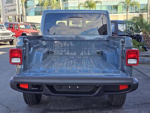 2026 Jeep Gladiator Sahara 4x4