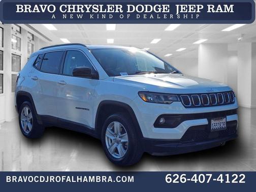 Bright White Clearcoat 2022 Jeep Compass Latitude