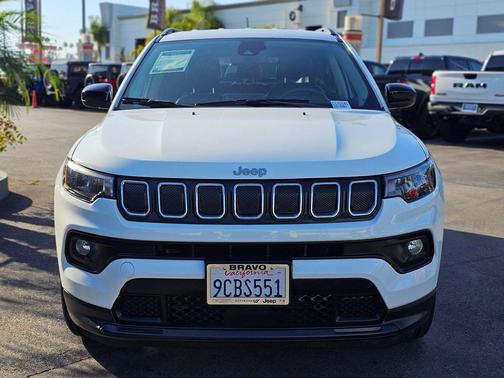 Bright White Clearcoat 2022 Jeep Compass Latitude