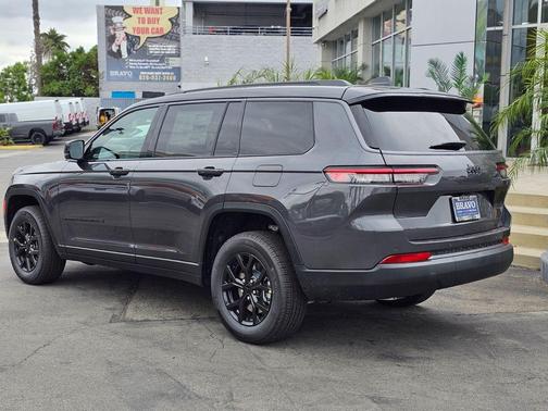 Baltic Gray Metallic Clearcoat 2026 Jeep Grand Cherokee L Altitude