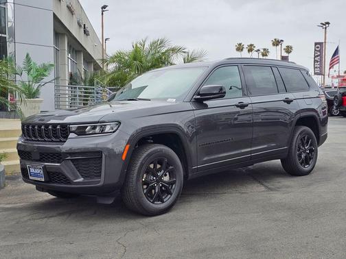 Baltic Gray Metallic Clearcoat 2026 Jeep Grand Cherokee L Altitude