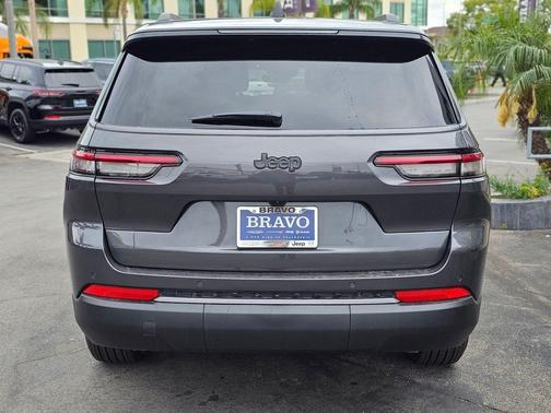 Baltic Gray Metallic Clearcoat 2026 Jeep Grand Cherokee L Altitude