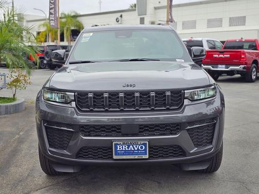 Baltic Gray Metallic Clearcoat 2026 Jeep Grand Cherokee L Altitude