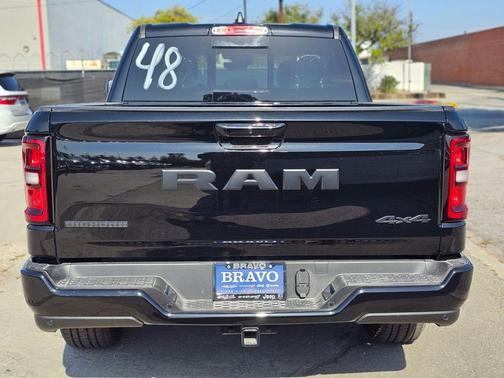 Diamond Black Crystal Pearlcoat 2026 RAM 1500 Big Horn/Lone Star