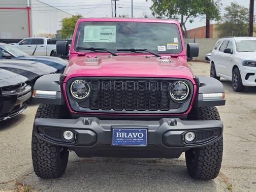 Tuscadero Pearlcoat 2026 Jeep Wrangler Willys