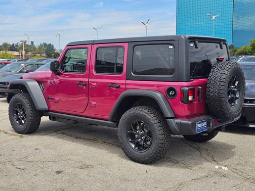 Tuscadero Pearlcoat 2026 Jeep Wrangler Willys