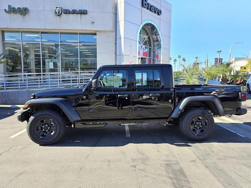 2026 Jeep Gladiator Sport