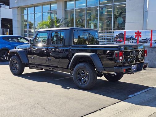 2026 Jeep Gladiator Sport