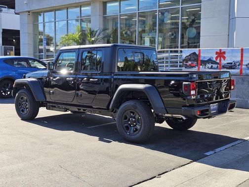 2026 Jeep Gladiator Sport