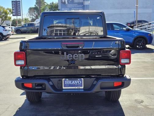 2026 Jeep Gladiator Sport