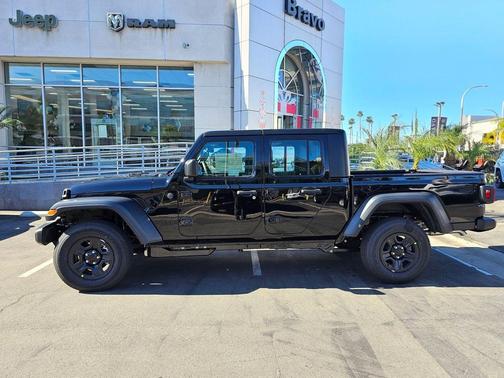 2026 Jeep Gladiator Sport