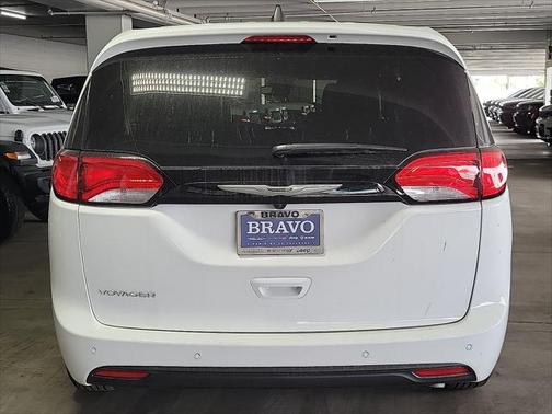 2025 Chrysler Voyager LX