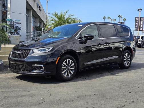 2026 Chrysler Pacifica L