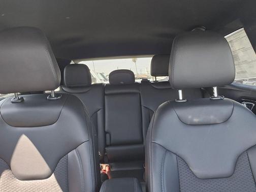 Bright White Clearcoat 2026 Jeep Compass Latitude
