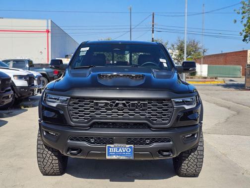 Diamond Black Crystal Pearlcoat 2026 RAM 1500 RHO Crew Cab 4x4 5'7' Box
