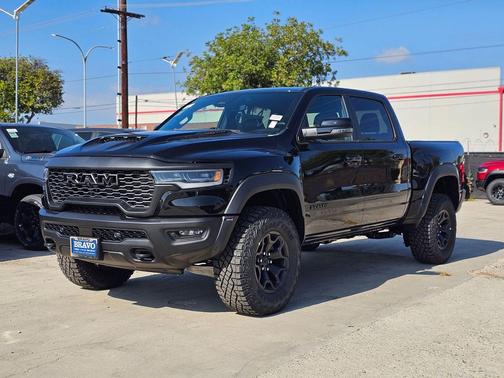 Diamond Black Crystal Pearlcoat 2026 RAM 1500 RHO Crew Cab 4x4 5'7' Box