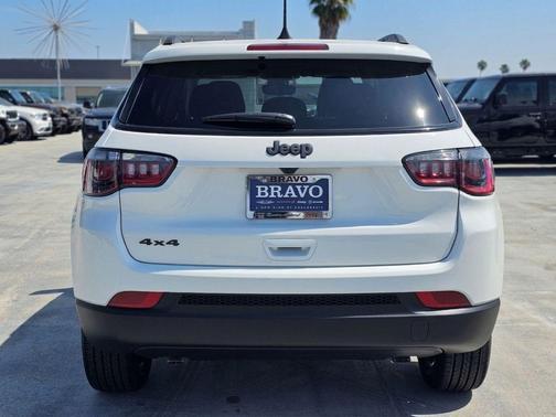 Bright White Clearcoat 2026 Jeep Compass Latitude