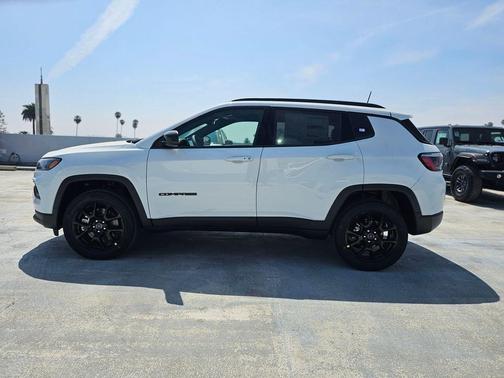 Bright White Clearcoat 2026 Jeep Compass Latitude