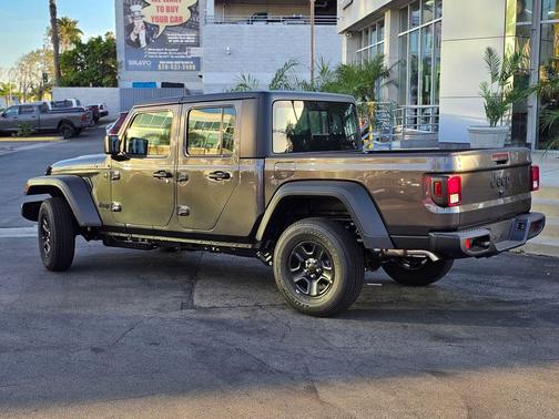2026 Jeep Gladiator Sport
