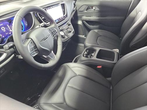 2025 Chrysler Pacifica L