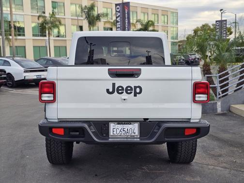 2025 Jeep Gladiator Nighthawk