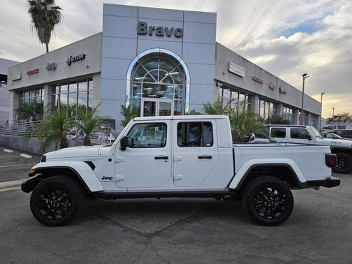 2025 Jeep Gladiator Nighthawk