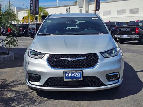 2026 Chrysler Pacifica L